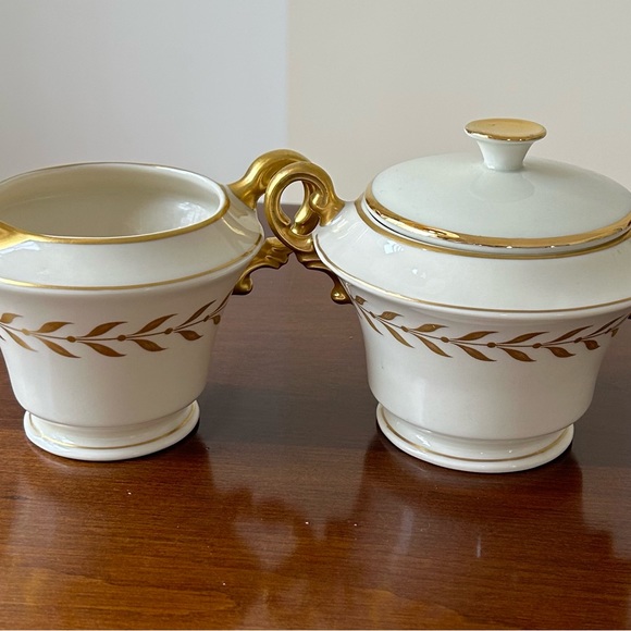 Jefferson by Old Ivory Syracuse China Gold Laurel Footed Creamer and Sugar Bowl - Picture 3 of 12